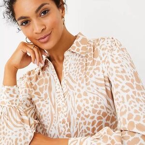 Ann Taylor Petite medium Animal Print Silk Luxurious Blouse